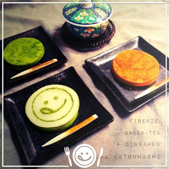 「生八ツ橋」風和菓子⭐️ 三連休ですね…♡ 我が家は今日は朝から のんびりしております。 私も最近覚えたういろう 生地を使って、簡単な 餡無し生八ツ橋作り。 せめてシナモンと抹茶、 二種類の風味を用意 してみました♪ あら？ 三種類ある…♡\(//∇//)\　