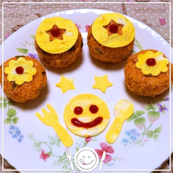 おはようございます(●◜◡◝●)♡ オムライスおにぎり弁当です♬ 今日も、笑顔で、頑張りましょう〜٩(๑❛ᴗ❛๑)۶