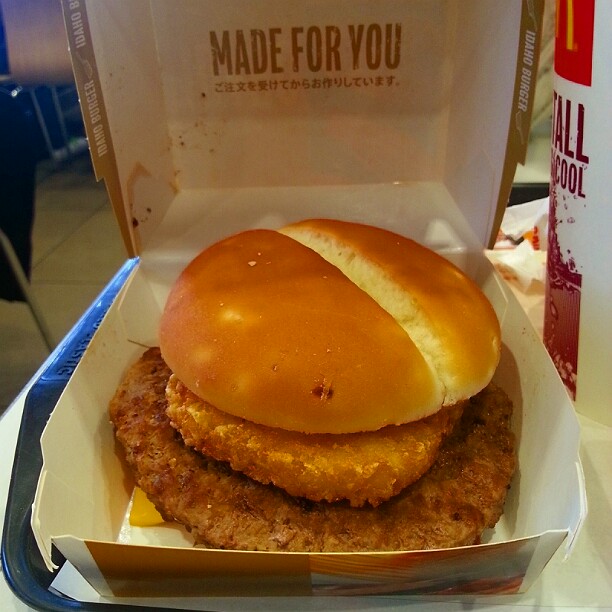 マクドナルド中川助光店>