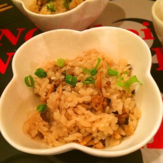 アサリの燻製で作った炊き込み御飯。<br>だしの香りがたまらない