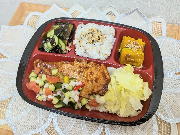 自宅弁当…ポークチャップ