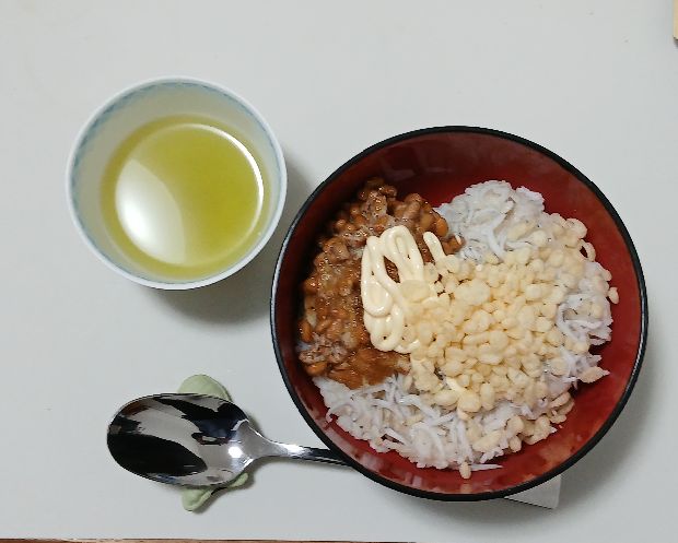 お昼ごはん
納豆天かすしらすどーん！！！
と緑茶🍵
お腹いっぱい
