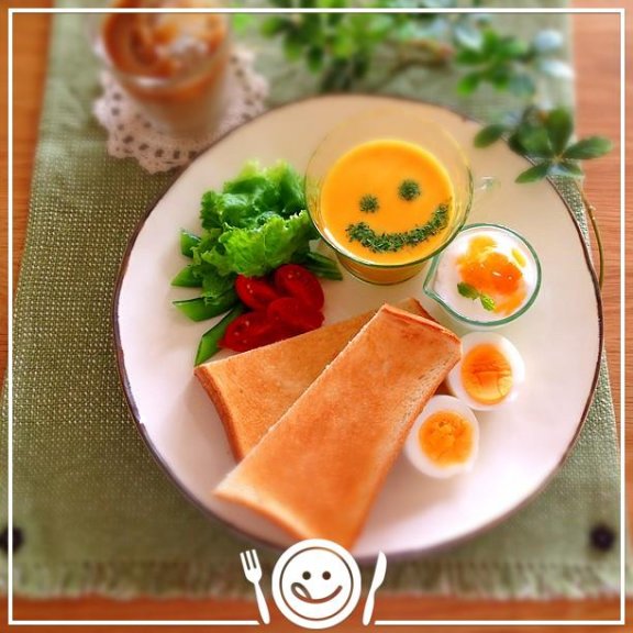 おはようございます♪ 朝ごはんは。。。 冷製人参豆乳ポタージュ・ヨーグルト・ゆで卵・厚切りトースト・アイス豆乳コーヒー。。 今日は仕事がお休みなので のんびり朝ごはん( •ॢᴗ•ॢ⋈)