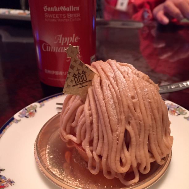 昨晩食べたクリスマスケーキ。レ・パティシエールのモンブラン。サンクトガーレンのアップルシナモンエールといただきました。 #sanktgallen