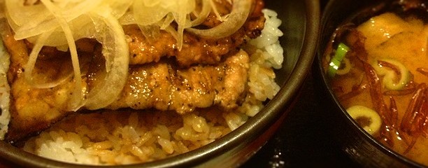 炭焼豚丼源