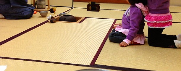 狛江市立中央図書館