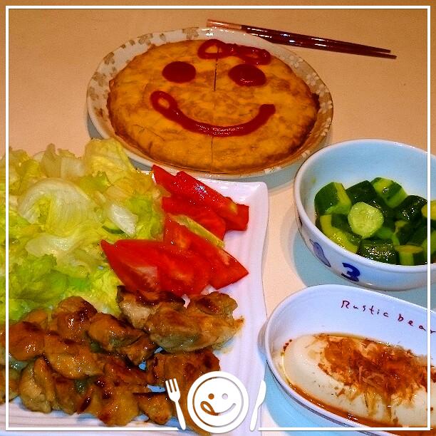 鶏もも肉の塩焼き♪
スパニッシュオムレツ♪

鶏もも肉、塩だれで一晩つけておきました。
やわらか～で子供でも食べやすいです♪

スパニッシュオムレツは子供のリクエストで、我が家の人気者、ミイルちゃんになりました(*^^*)
