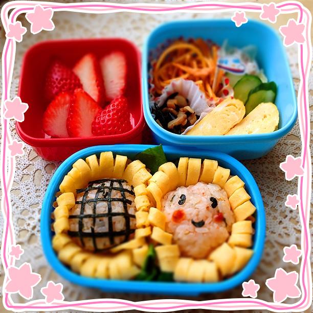 年中さん最初のお弁当♪
ひまわり組になったのでひまわり弁当(*^^*)
年中さんも皆勤賞目指してがんばろう！
