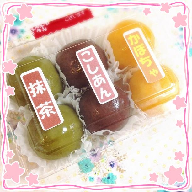 あんこ玉。買うつもりじゃなかったけどついつい笑