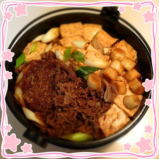 おばあちゃんが作ってくれた
肉豆腐です♪( ິˊᄌˋ )ິ੭ुᐣᐣ

竹の子ご飯とお味噌汁も食べました。
美味しかったです♪