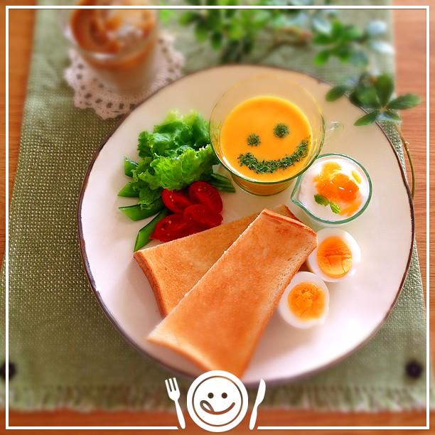 おはようございます♪
朝ごはんは。。。
冷製人参豆乳ポタージュ・ヨーグルト・ゆで卵・厚切りトースト・アイス豆乳コーヒー。。
 
今日は仕事がお休みなので のんびり朝ごはん( •ॢᴗ•ॢ⋈)