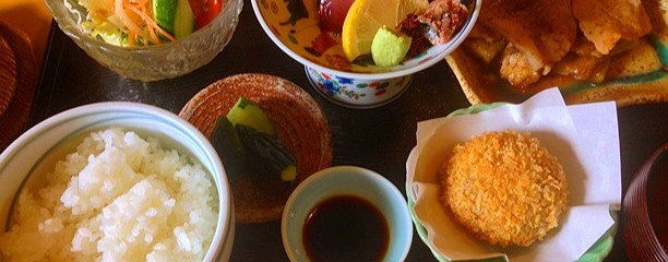 伊賀肉料理と季節料理 味の関所 名阪茶屋