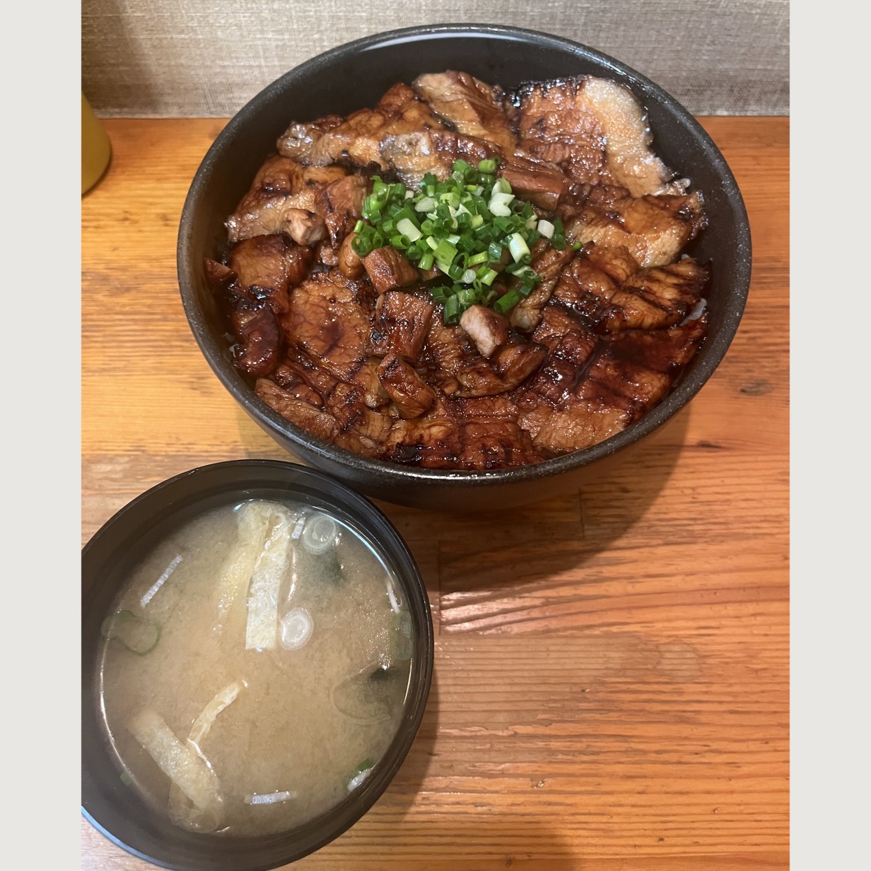 御茶ノ水 豚 野郎