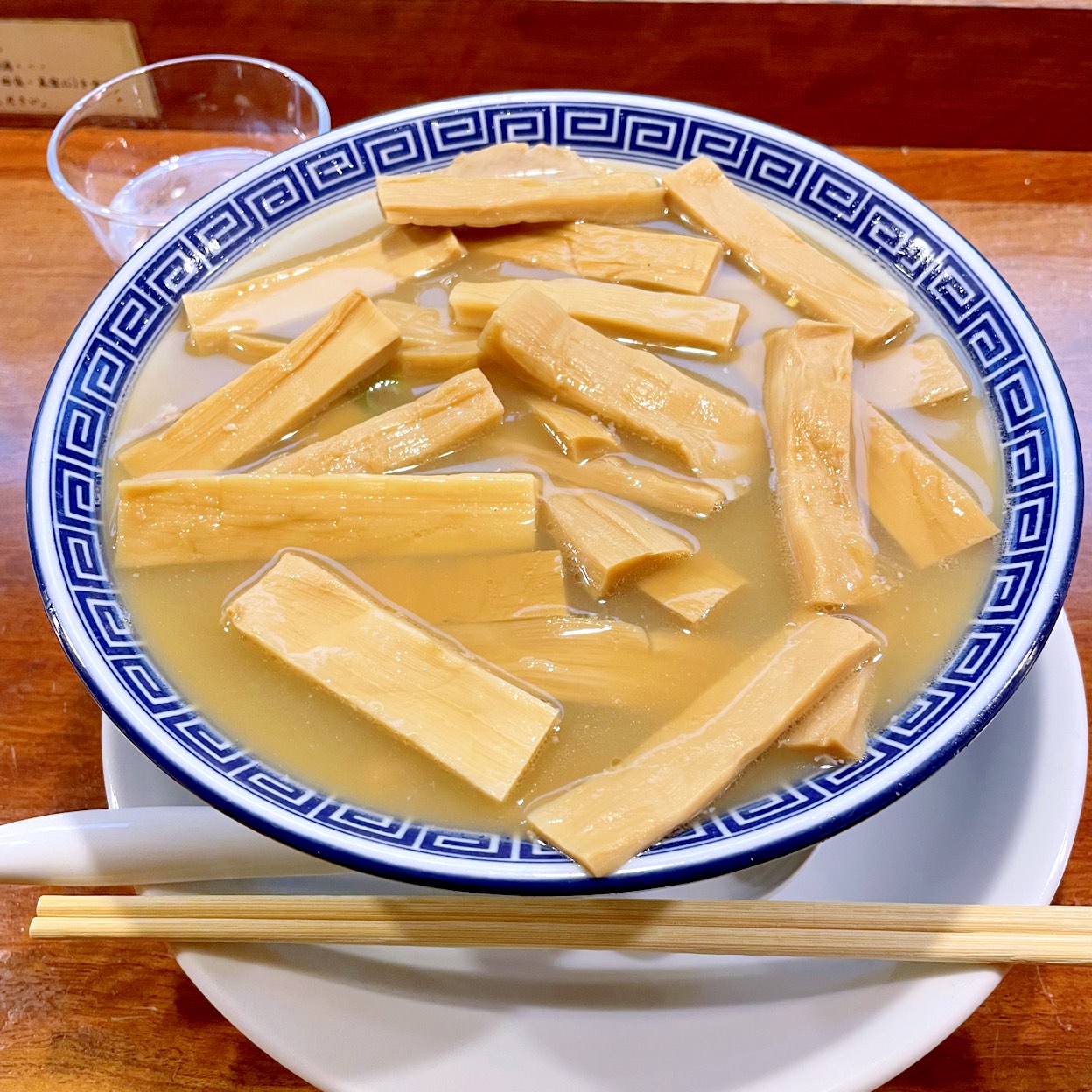 名古屋の久屋大通駅近くの好来系薬膳ラーメンの「蔘好来(しんこうらい)」で竹(メンマ多し)♡
桜山の好陽軒には何度か行ったことがあったけど、10年ぐらいは好来系はご無沙汰❣
たまには好来系もほっこり美味しい