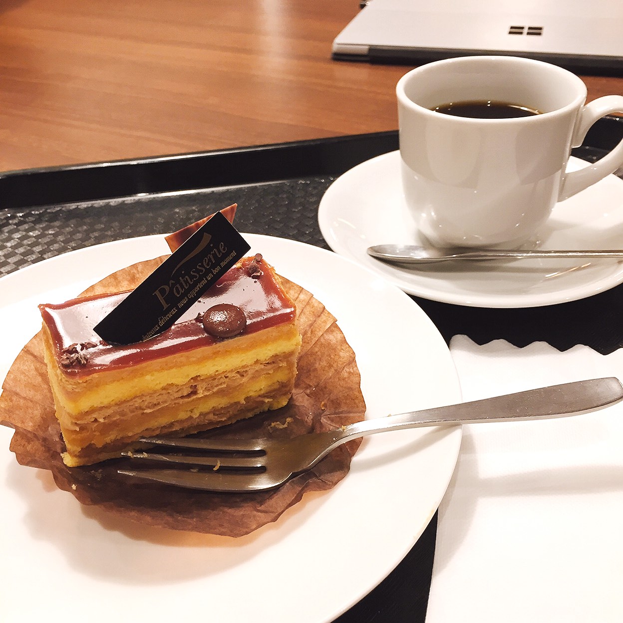 カフェ プティ サラエボ ケーキ ドーナツ