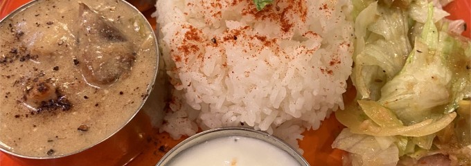 チーズケーキと彩りカレー Luna piena