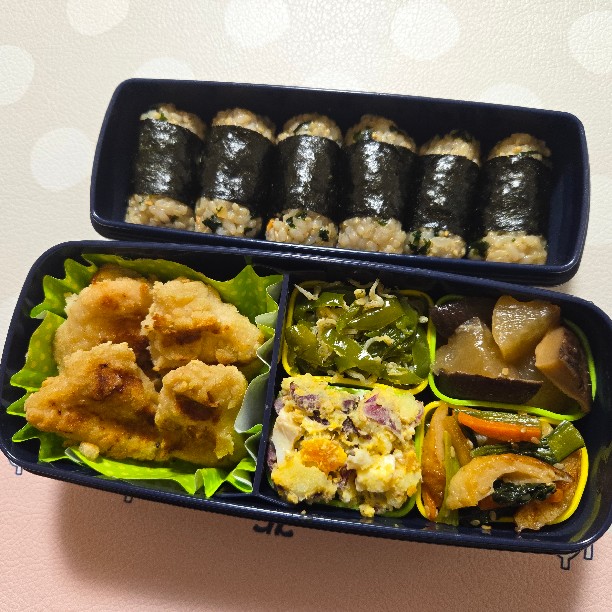 ★今日の旦那弁当No.115★
・ノンフライ唐揚げ
・ピーマンとじゃこの塩麹炒め
・蒸しさつまいものサラダ
・大根と干し椎茸のうま煮
・小松菜と人参とちくわのきんぴら
・雑穀米入り玄米おにぎり