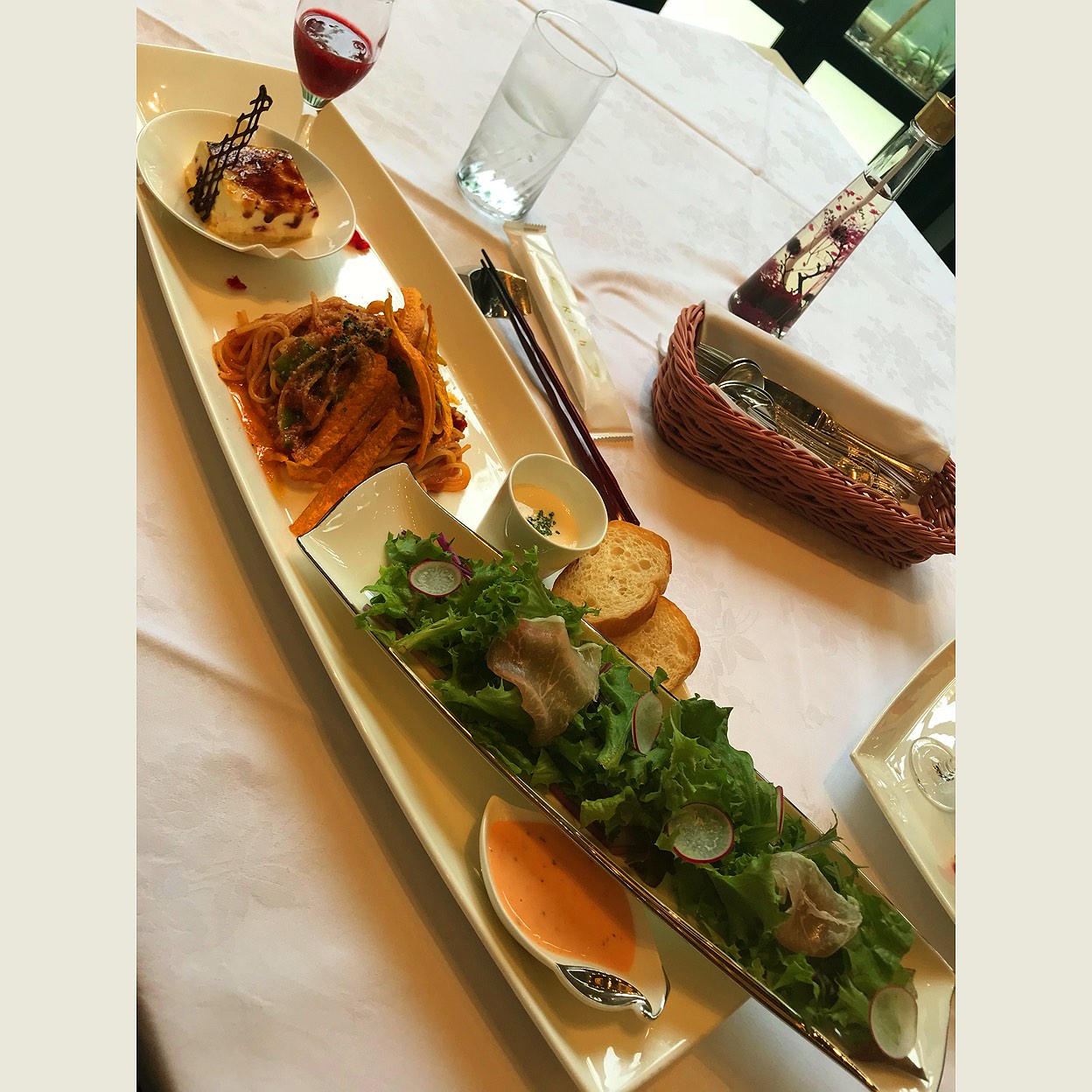 ラ・プラティーノ ()