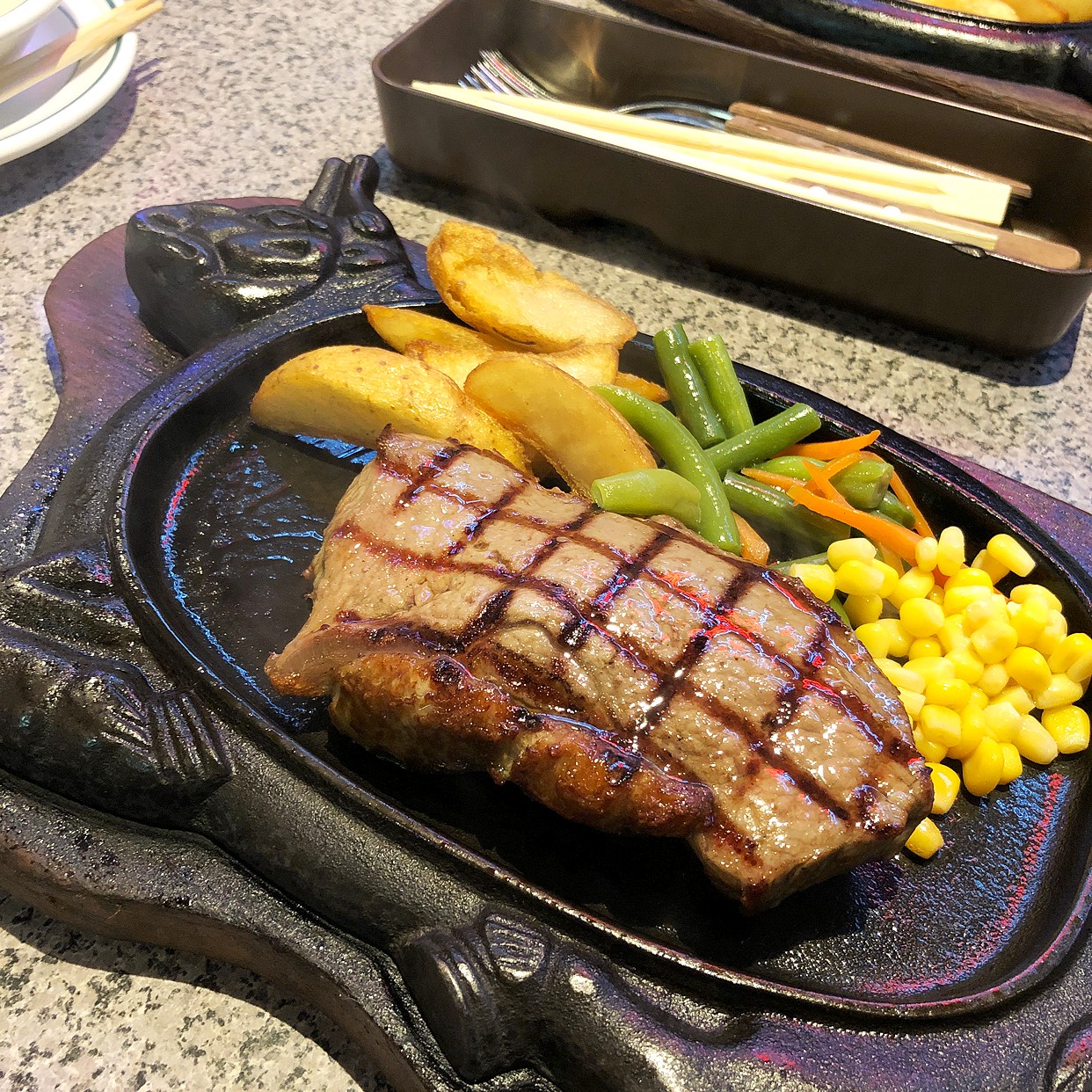 ステーキハウス88 国際通り店 (那覇市、沖縄南部/牧志/ステーキ)