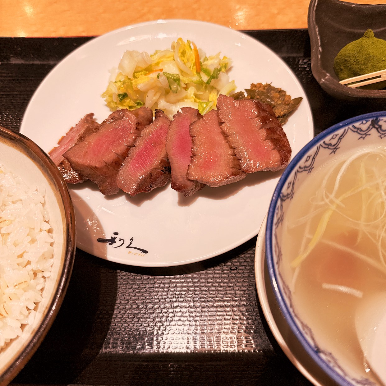 牛 たん 炭焼 利久 エソラ 池袋 店
