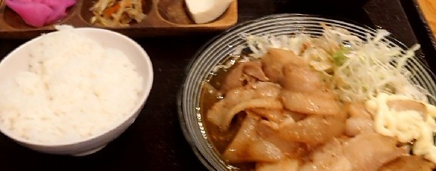 あぐらし