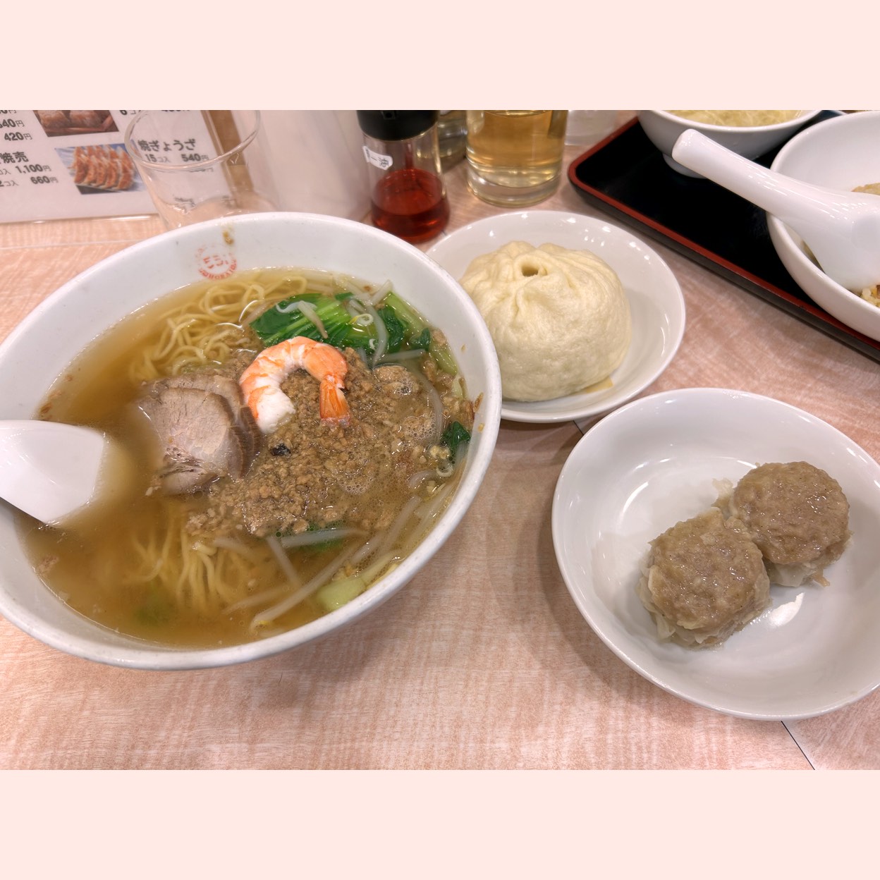 551蓬莱グルメアベニュー店(京橋/中華) | ホットペッパーグルメ