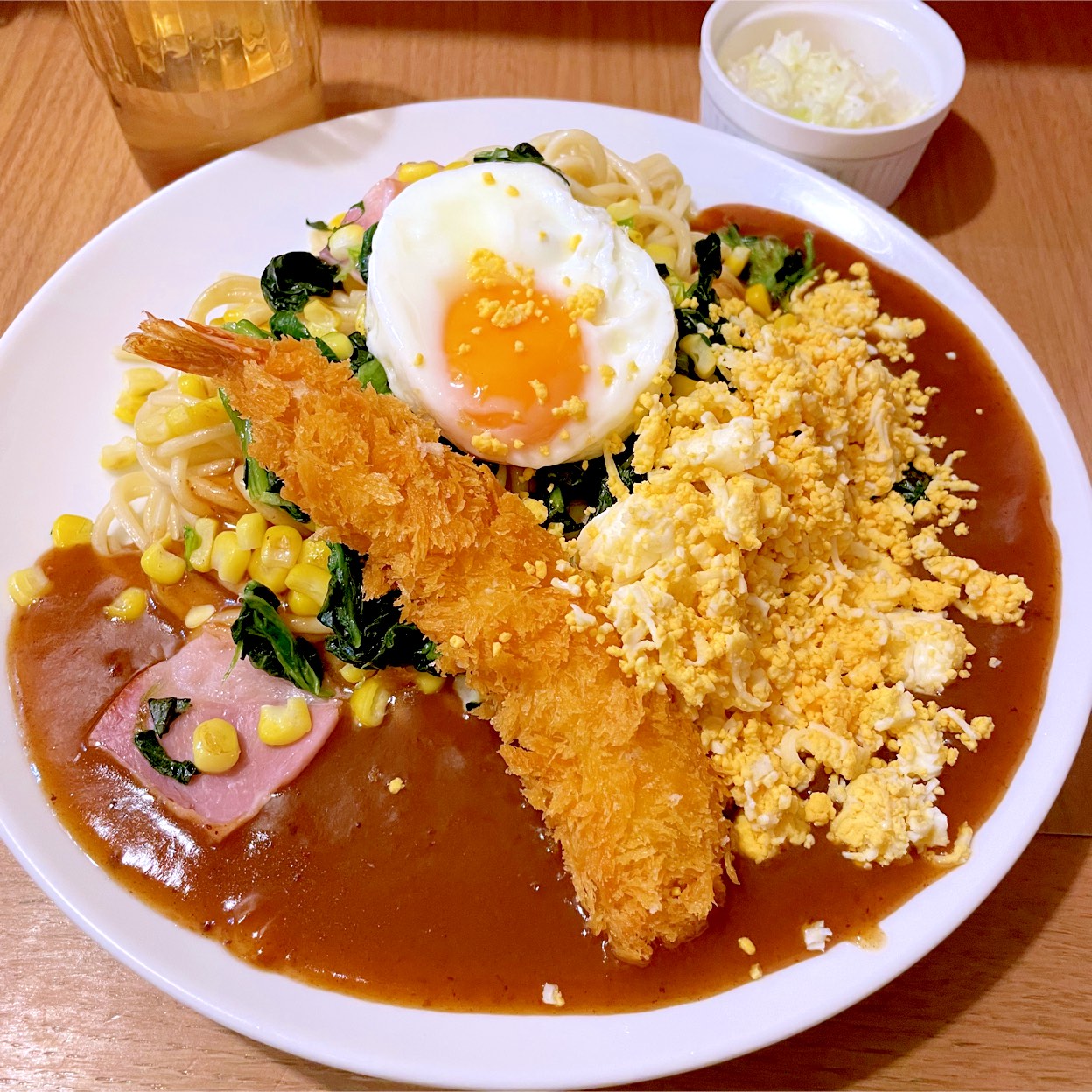 KITTE名古屋の「ヨコイ」であんかけスパ♡
名古屋に来ると食べたくなるあんかけスパ❣
ほうれん草とベーコンのポパイに麺を1.2倍、トッピングにエビフリャー、目玉焼き、こし玉子を追加٩(๑❛ᴗ❛๑)۶