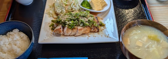 山小屋食堂前だ屋