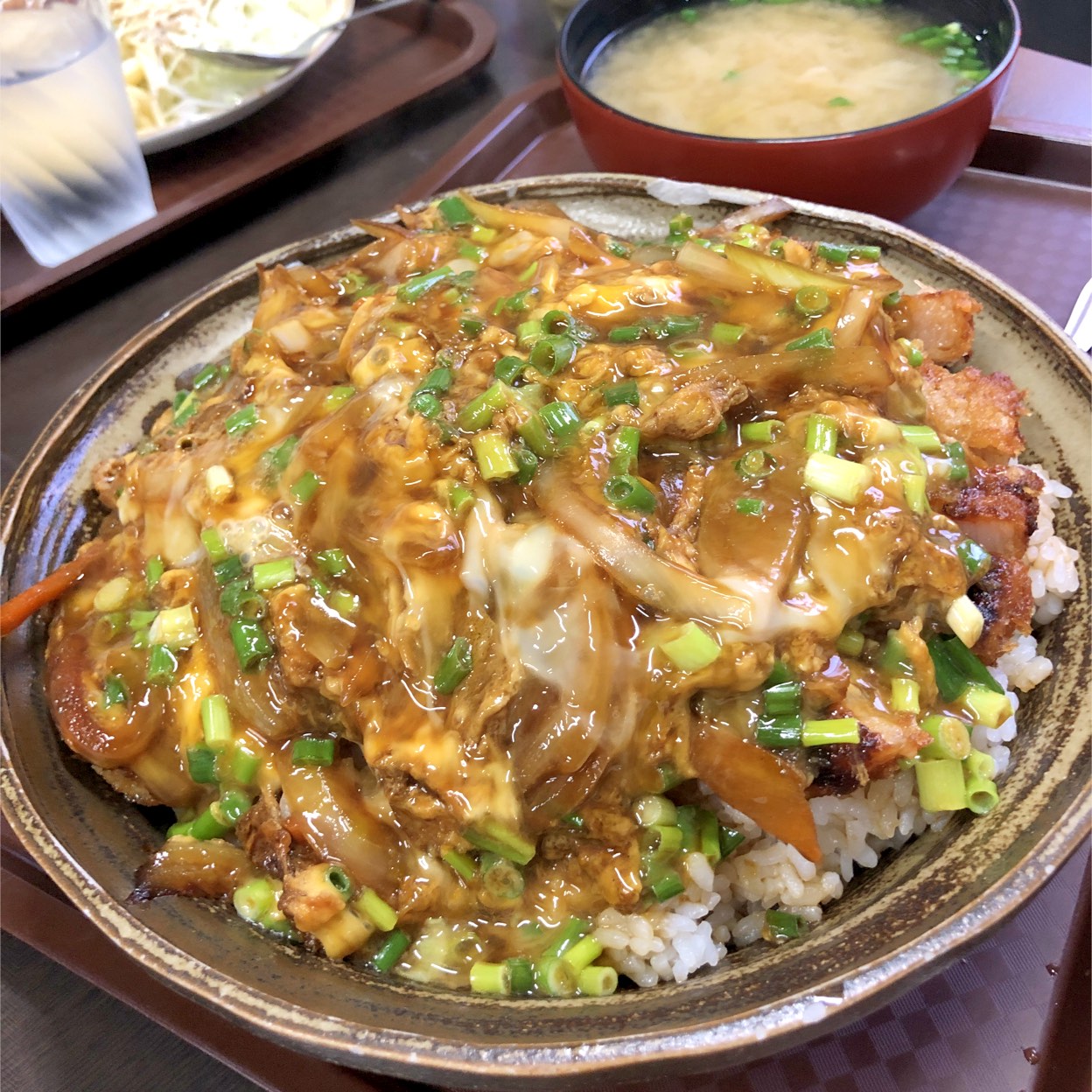 八 起 食堂