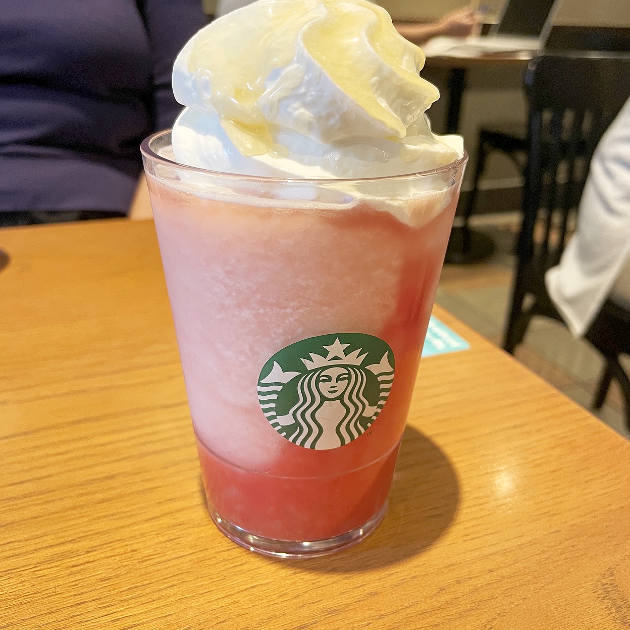スタバコーヒー 赤 眺めも良く、少しリッチな気分に浸れるスタバ - スターバックス
