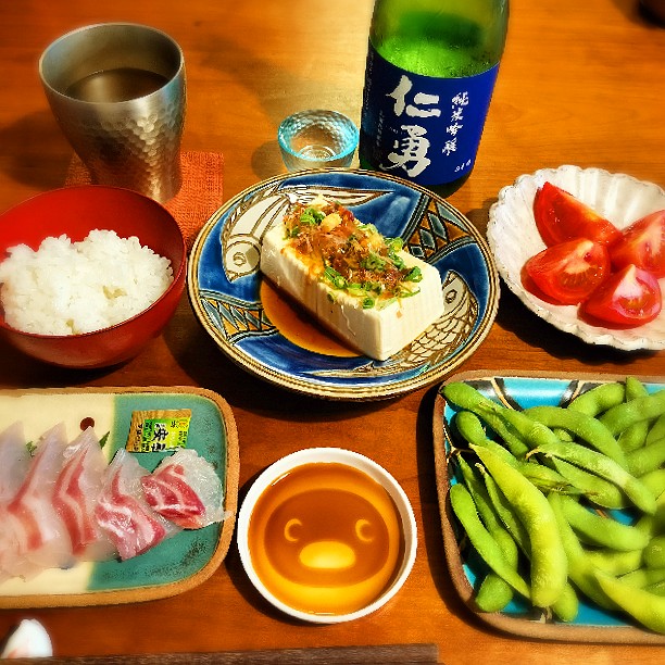 仁勇🍶
鯛のお刺身🐟
冷やしトマト🍅
枝豆🫛
冷奴
ごはん🍚