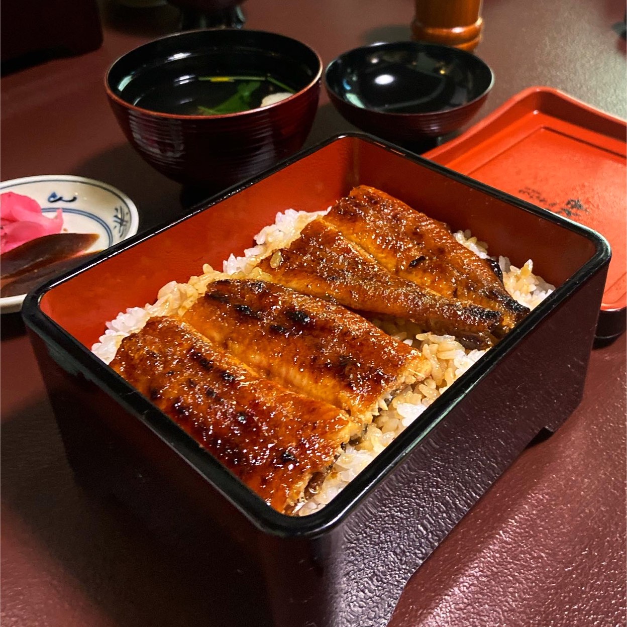 魚 伊 本店