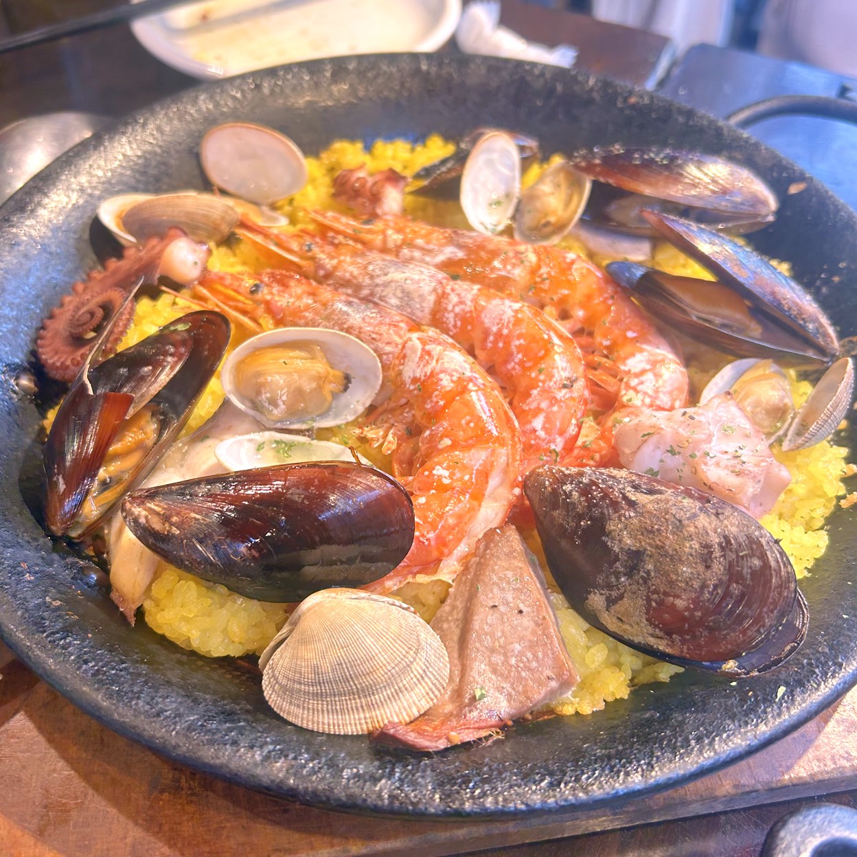 魚 と ワイン hanatare 横浜 東口 店