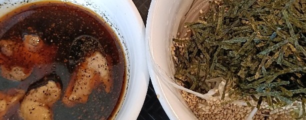 なぜ蕎麦にラー油を入れるのか。