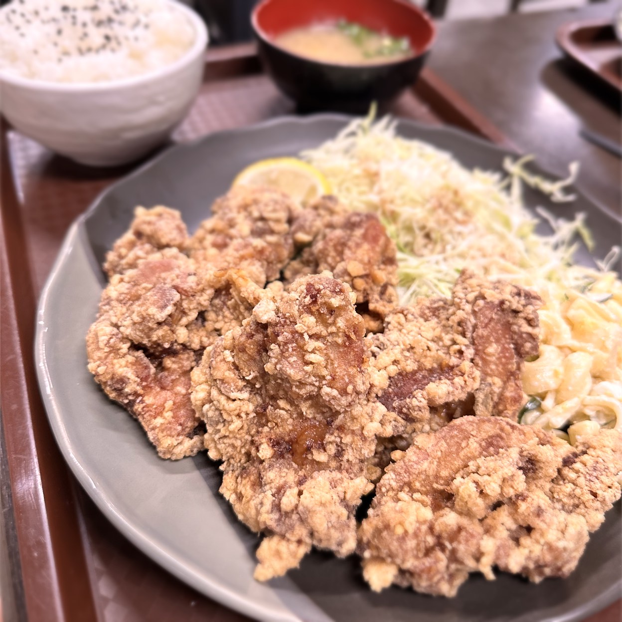 八 起 食堂