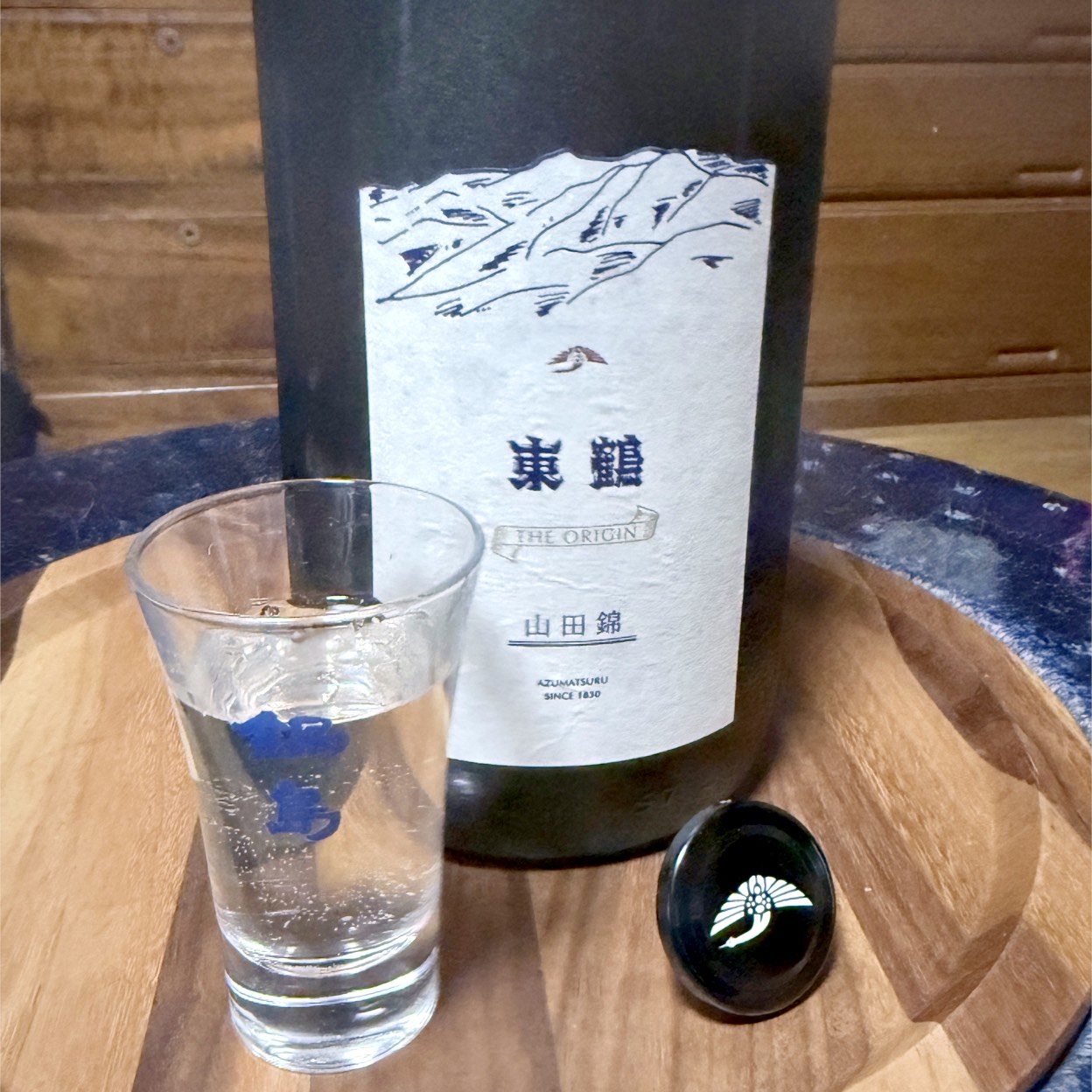 東鶴酒造　the origin

山田錦　100
精米歩合　60
生酛仕込み　天然の乳酸菌✨
アルコール分　15

「定番のお酒に代わるものを造ります」
それがこのお酒
酒米の味わいをストレートに楽しんでもらえるお酒を目標に醸されました。