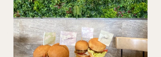 lunch ピクニック kino& ハンバーグ、ハンバーガー、ソースカツドン(ドライブスルーアリ)