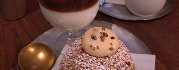 ÜMA coffee and cream puff