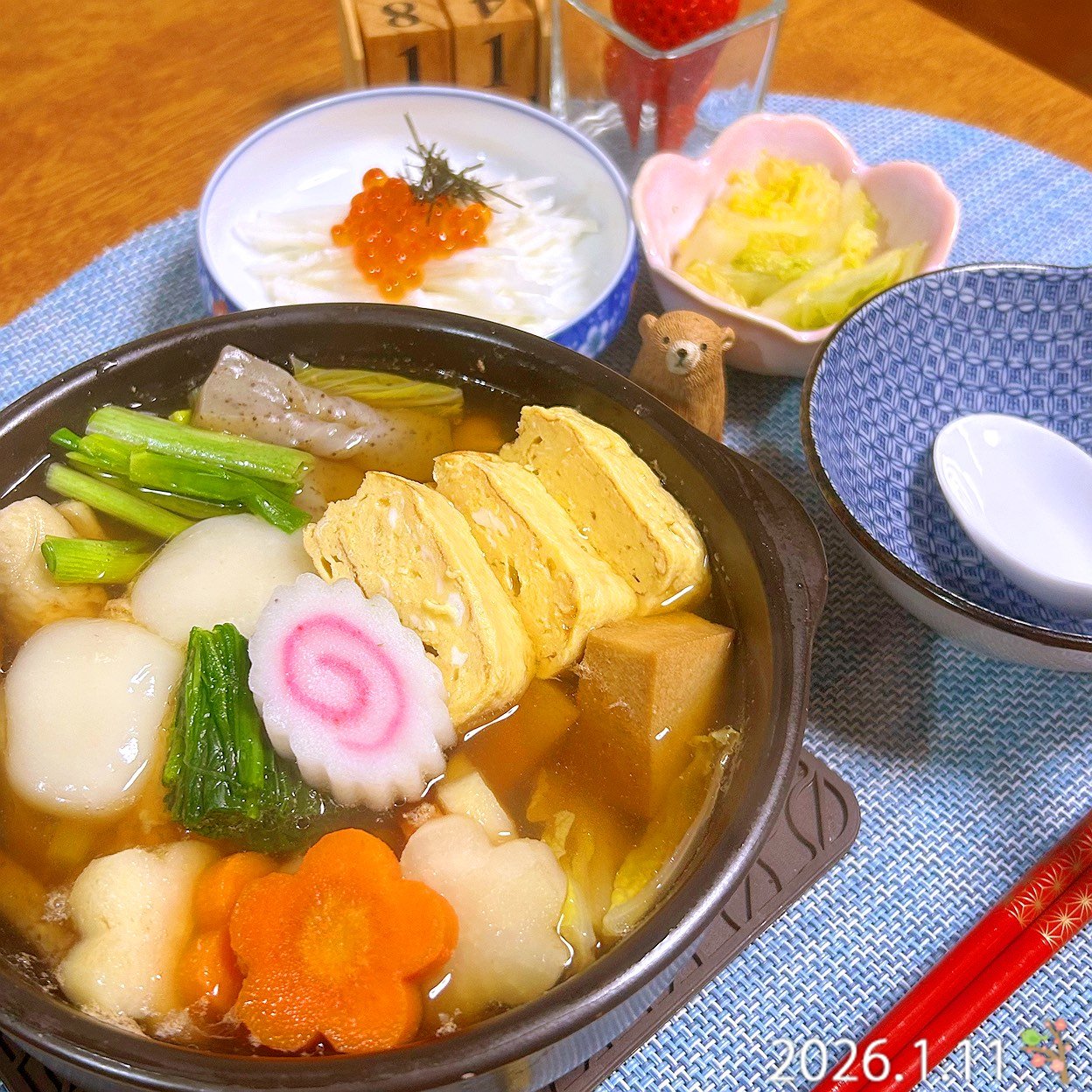 ❁具雑煮鍋
❁千切り長芋のいくらのせ
❁白菜漬け
❁いちご
今日は鏡開きだから餅を使おうと思い、ただの雑煮だとつまらないかなぁと具沢山の具雑煮を鍋バージョンにしてみた♪
昨日今日と暖かいんだけど風がめっちゃ強くて体感は寒い!