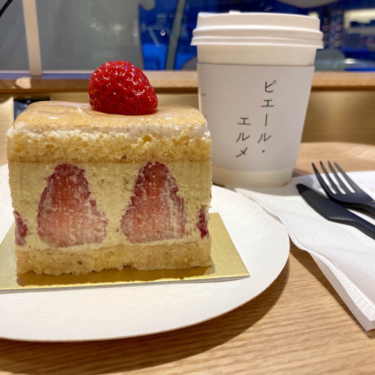 ピエール・エルメ・パリ 青山店 (原宿・表参道・青山/表参道/洋菓子)