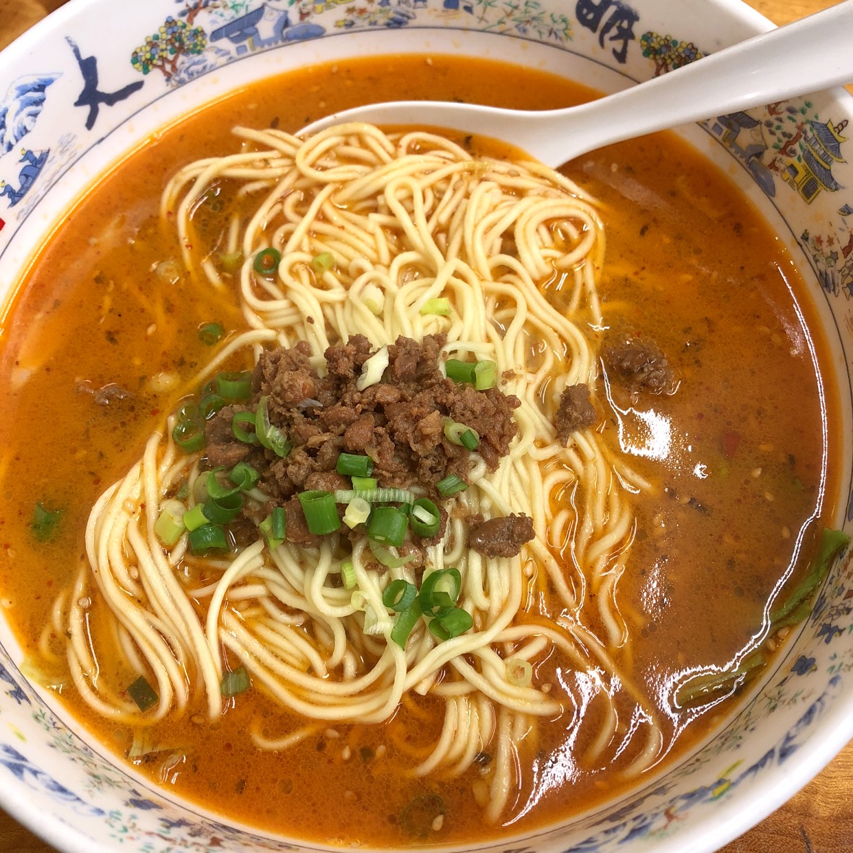 大明 担担 麺 パヴェリア 店