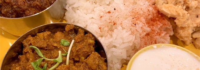 チーズケーキと彩りカレー Luna piena