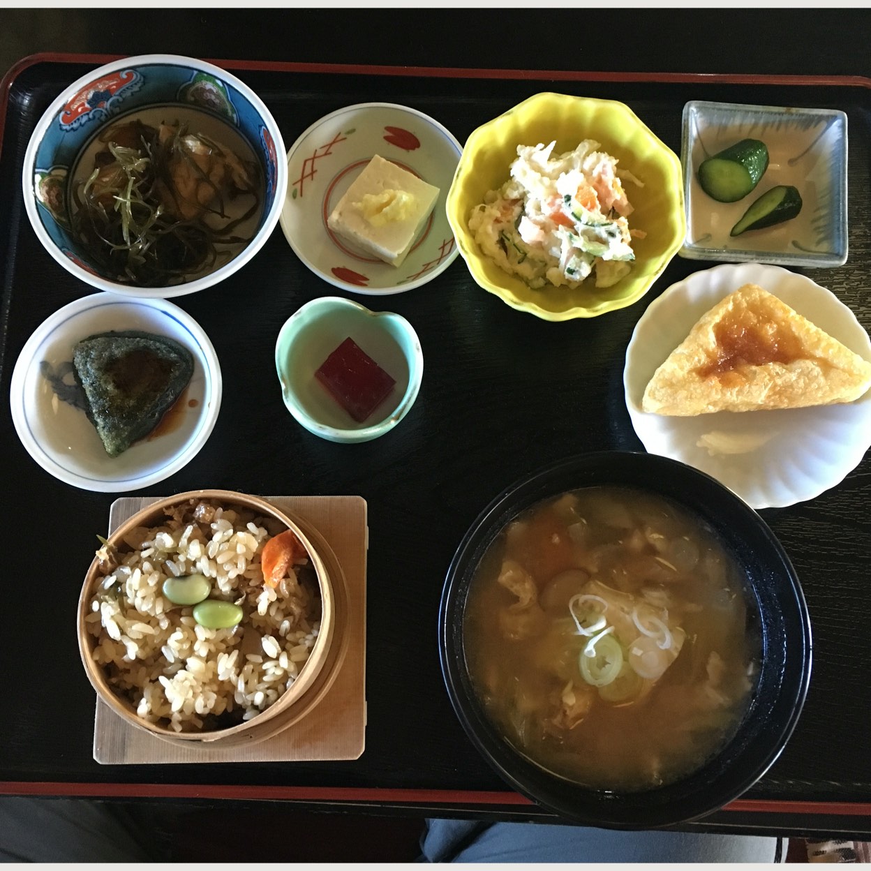 里 の 茶屋