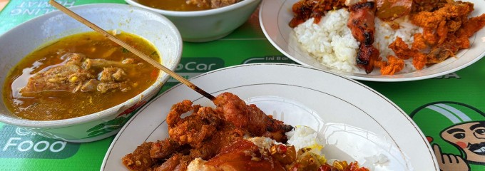 Warung Babi Guling Sari Dewi Bp. Dobil