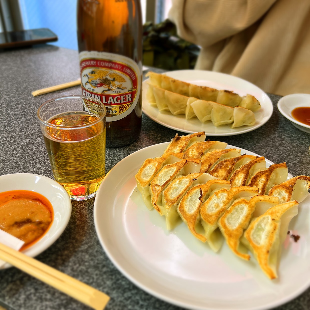 赤 萬 三宮 店