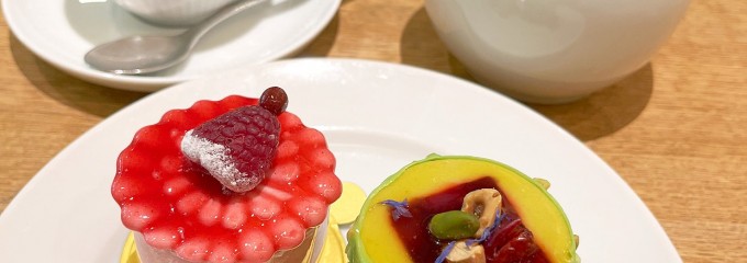 PATISSERIE À côté de T パティスリー ア コテ ドウ テ