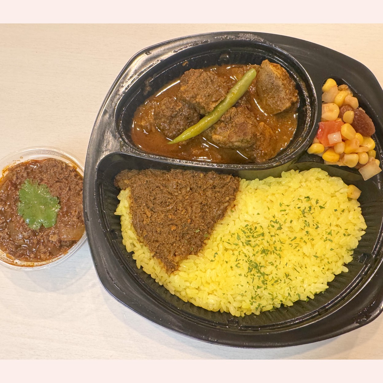 カレー の 店 マボロシ