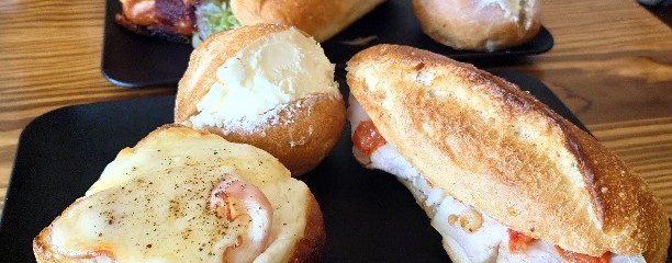 MOHEJI BREAD KITCHEN