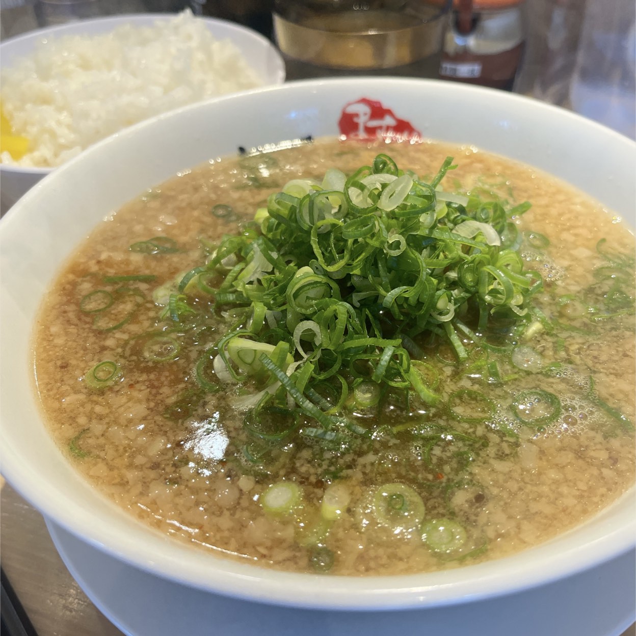 ます た に