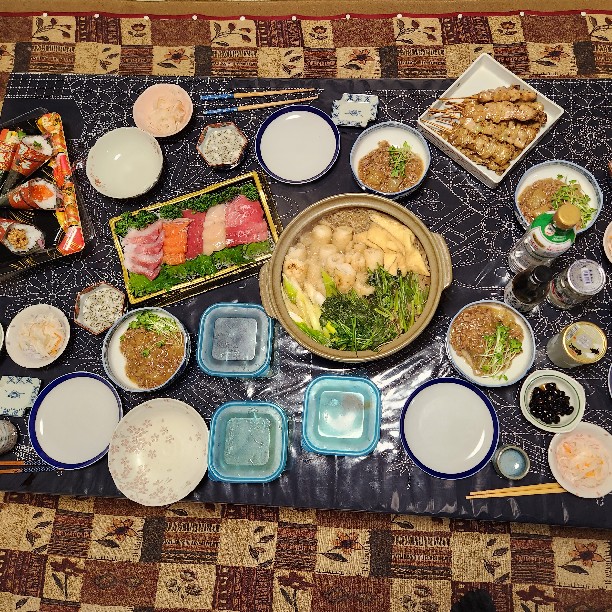 本日は旦那さん実家です。
きりたんぽ鍋。
美味しいです。